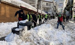 Artvin'de kar temizleme çalışmalarına vatandaşlar da katıldı