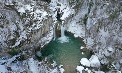 Horma Kanyonu ve Ilıca Şelalesi ziyaretçilerini karlı manzarasıyla karşılıyor