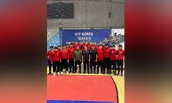 U17 Güreşçileri Takım Halinde Zirvede