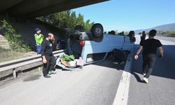 Anadolu Otoyolu'nda cenaze dönüşü devrilen minibüsteki 4 kişi yaralandı