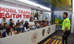 Boyabat'ta öğrenciler, Mobil Trafik Eğitim Tırı'nda trafik kurallarını öğrendi