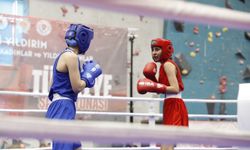 Samsun'da 22 Yaş Altı, Genç ve Yıldız Kadınlar Türkiye Boks Şampiyonası sürüyor