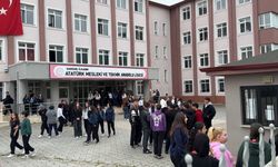 Samsun'da daha önce bir öğrenciyi bıçakla yaralayan genç, okulda öğretmeni darbetti