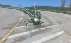 Sinop'ta bariyerlere çarpan otomobildeki 2 kişi yaralandı