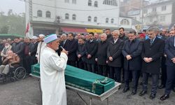 Ulaştırma ve Altyapı Bakanı Uraloğlu, Trabzon'da akrabasının cenaze törenine katıldı