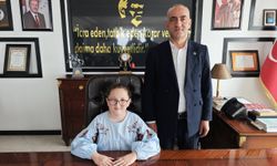 Yakakent'te makam koltukları temsilen çocuklara devredildi