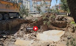 Boru Patladı, Cadde Bir Anda Sular Altında Kaldı