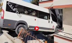 Çorum’da Okul Servisi Balkona Daldı!