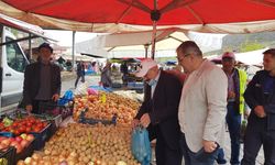 Ünlü, Pazar Esnafı ve Vatandaşlarla Buluştu
