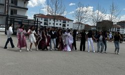 Gençler Baharın Gelişini Kutladı