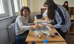 Roller Değişti, Bu Kez Öğrenciler Öğretmenlerine Öğretti
