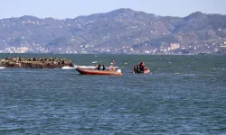 Trabzon'daki Fırtınada Dalgalara Kapılan 2 Kişiyi Arama Çalışmalarına Ara Verildi
