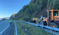 Artvin’de Heyelan Nedeniyle Karayolu Ulaşıma Kapandı