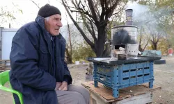 İçinde Yaşadığı ve İş Yeri Olduğu Barakası Yandı, 75 Yaşında Güç Durumda Kaldı