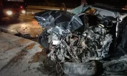 Sancaktepe’de Makas Atan Araç Refüje Çarparak Durabildi: 1 Ağır Yaralı