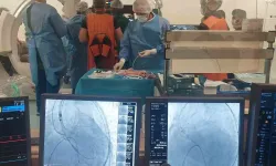 Tıpta Deva Tükenmiyor: İki Yaşlı Hastanın Kalp Kapağı Değiştirildi