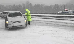 Ağır Karın Tesirli Olduğu Antalya-Konya Kara Yolu Tırların Geçişine Açıldı