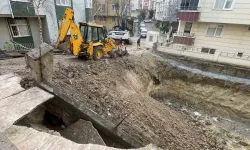 Avcılar’da 4 Katlı Bir Binanın İstinat Duvarı Çöktü