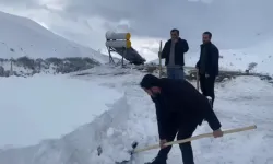 Bahçesaray’da Kar Mesaisi Devam Ediyor