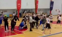 Basketbol Alanı Boks Ringine Döndü..bir Oyuncu Yaralandı