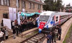 Burdur 15 Yıl Sonra Yolcu Trenine Güller Ekspres ile Kavuştu