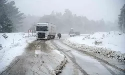 Kazdağları’nda Kar Yüksekliği Yer Yer Yarım Metreye Ulaştı, Trafik Akışı Durman Noktasına Geldi