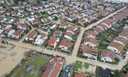 Silivri’de Altınorak Sitesi’ni Yeniden Su Bastı, Yollar Göle Döndü