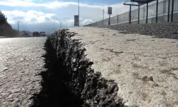 Yalova’da Çökme Yaşanan Hastane Yolu Trafiğe Kapandı