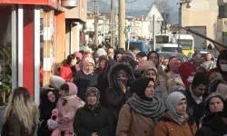 20 Liraya Paspas, 50 Liraya Tencere Almak İçin Saatlerce Sıra Beklediler