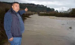 Antalya’da Bir İlçe Adeta Sular Altında Kaldı, Çiftçiler Seralarına Gitmekte Zorlandı