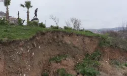 Bandırma’da Seyir Terasında Toprak Kayması