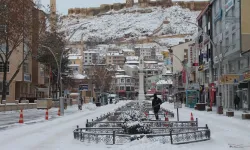 Bayburt’ta Kar Yüzünü Yine Gösterdi