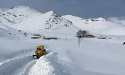 Beytüşşebap’ta Gruplar Yaylada Kalan 4 Aile İçin Yolları Açıyor