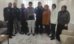 Enkazdan Kendisini Kurtaran Takımı Görünce Gözyaşlarına Hakim Olamadı