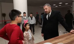 Ertuğrul Lider Her An Gençlerle Fikir Alışverişinde