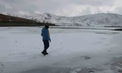 Hava Sıcaklığının Düştüğü Kentte Gölet Buz Tuttu