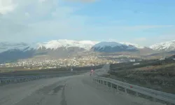 Heyelan Sonucu Kara Yoluna İnen Toprak Yığını Kaldırıldı