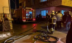 Kilis’te Yangın Çıkan Konuta Vatandaşlar Kovalarla Su Taşıdı
