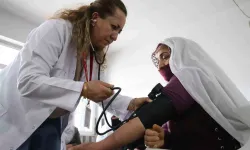 Köy Köy Gezerek Vatandaşlara Sıhhat Aşılıyorlar