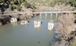 Tokat ile Amasya’yı Birbirine Bağlayan Tarihi Köprüden Geriye Yalnızca Ayakları Kaldı