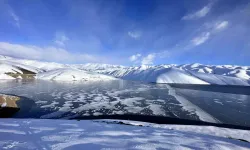 Yüksekova’daki Dilimli Barajı Kısmen Dondu