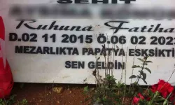 Zelzelede Ölenlerin Mezar Taşlarındaki Her Bir Yazı Hüzne Boğuyor