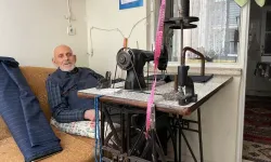70 Yıllık Mesleğine Meskeninin Balkonundan Devam Ediyor