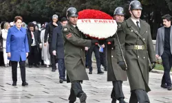 Akşener, 8 Mart Dünya Bayanlar Günü’nde Anıtkabir’i Ziyaret Etti