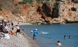 Antalya’da Ramazan Ayı Öncesi Konyaaltı Kıyısı Doldu Taştı