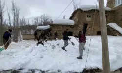 Bahçesaray’da İmece Yolu Kar Temizleme