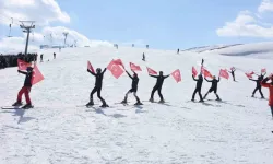 Bitlis Eren Üniversitesinde Kar Şenliği Düzenlendi