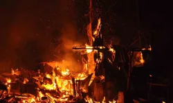 Bolu’da Çıkan Yangın 3 Katlı Mesken, Ahır ve Samanlığı Kül Etti