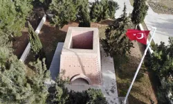 Çanakkale Savaşları’nın En Kanlı Çarpışmalarının Yaşandığı Zığındere’de Şehitlerin Kemikleri Bu Anıtın Tabanında Bulunuyor