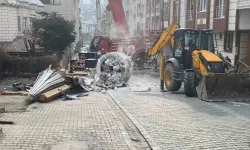 Esenyurt’ta Tamirat Yapılan Minarenin Petek ve Külah Kısmı Halatın Kopması Sonucu Yere Düştü